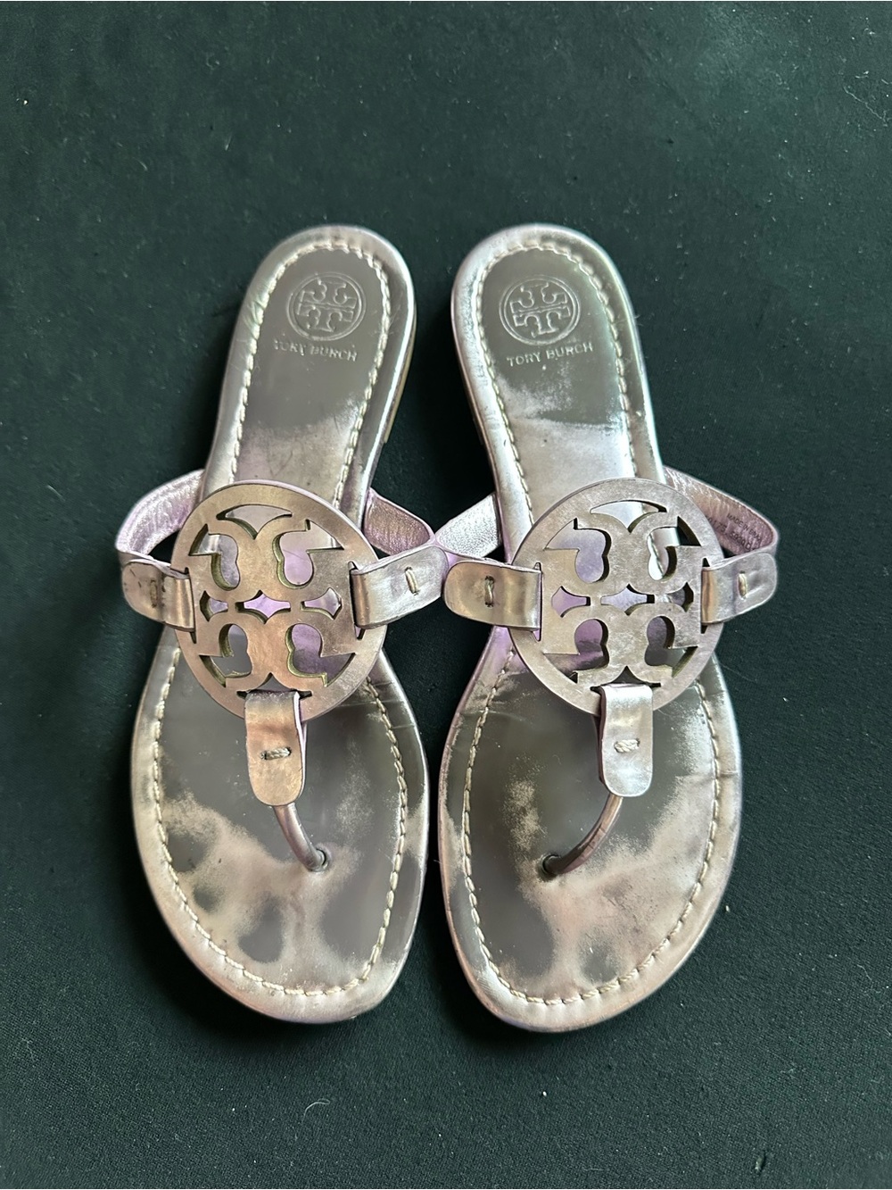 Tory Burch Iridescent Purple Miller Logo Thong Sandals eggplant patent leather - Picture 10 of 13